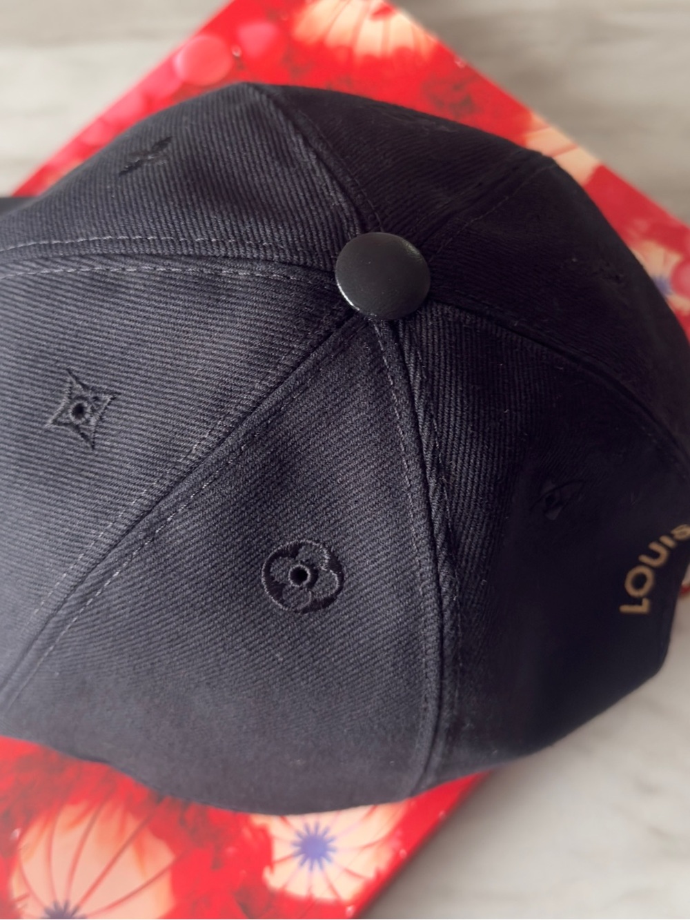 Louis Vuitton Iconic Black Hat - Picture 5 of 16